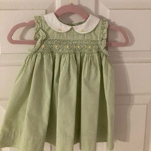Infant green dress with collar and detailing